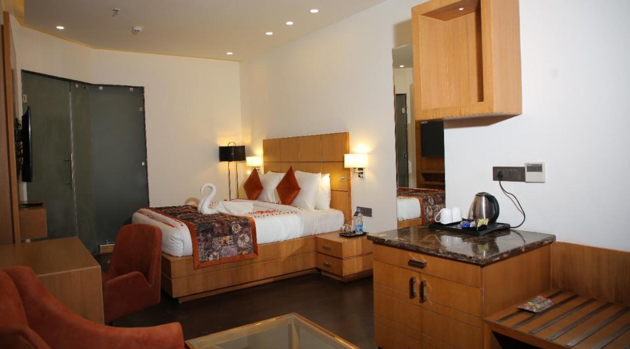 Rosetum Kasauli Hotel Ngoại thất bức ảnh