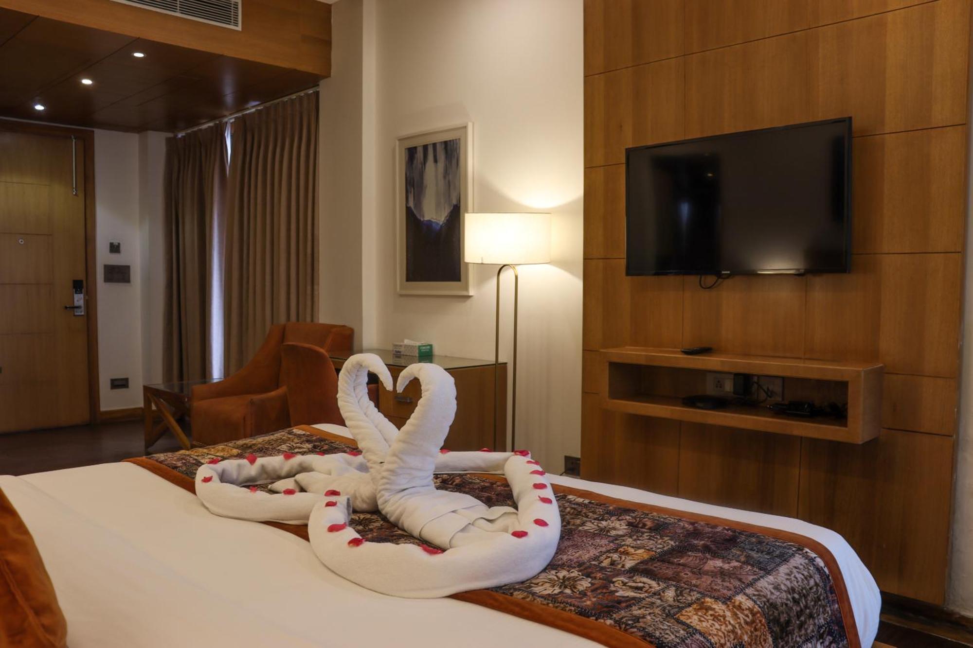 Rosetum Kasauli Hotel Ngoại thất bức ảnh