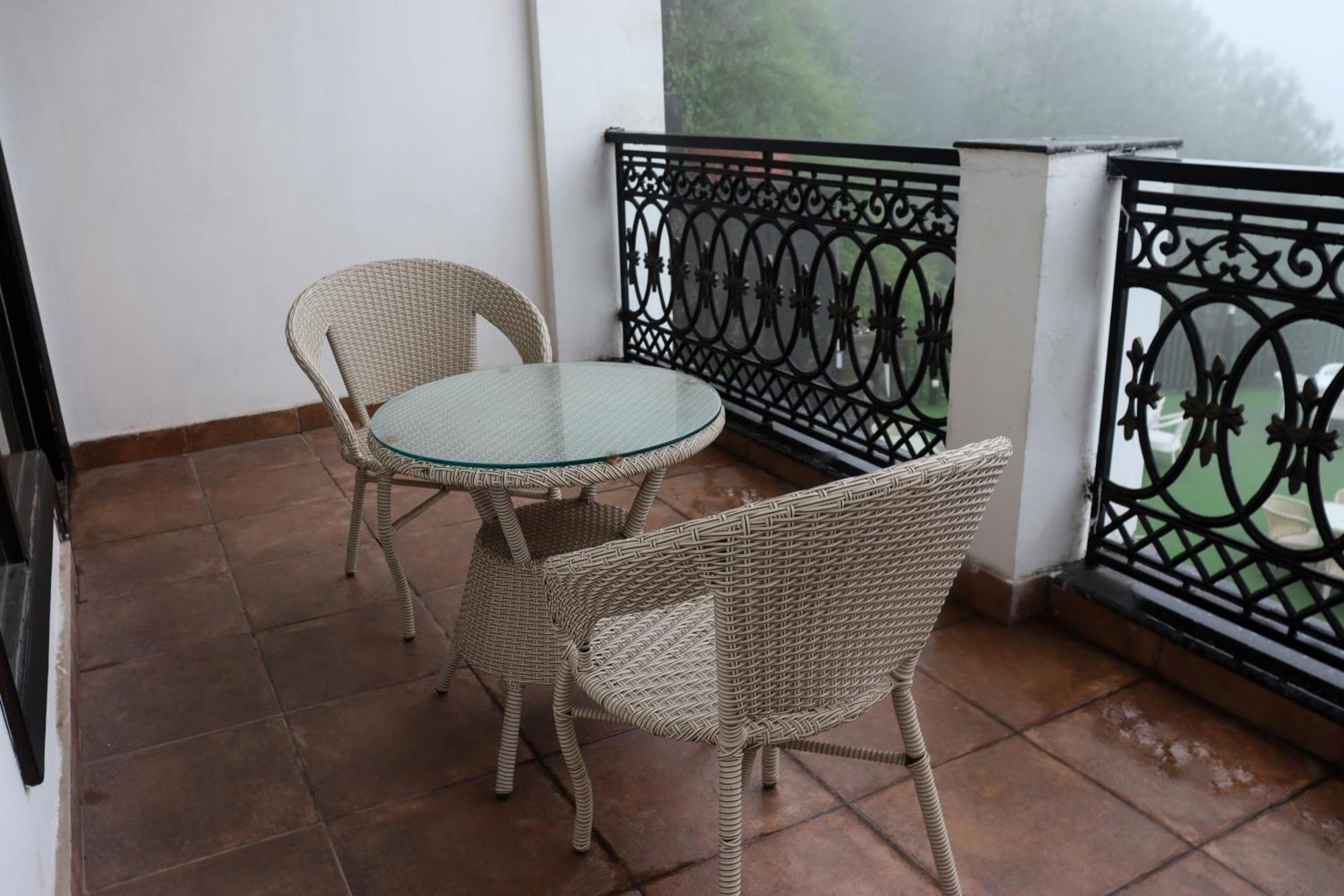 Rosetum Kasauli Hotel Ngoại thất bức ảnh