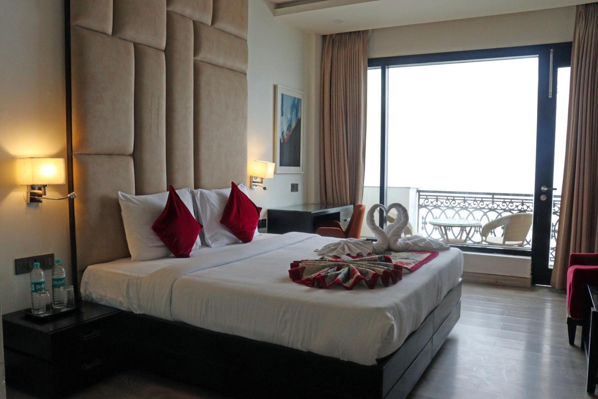 Rosetum Kasauli Hotel Ngoại thất bức ảnh