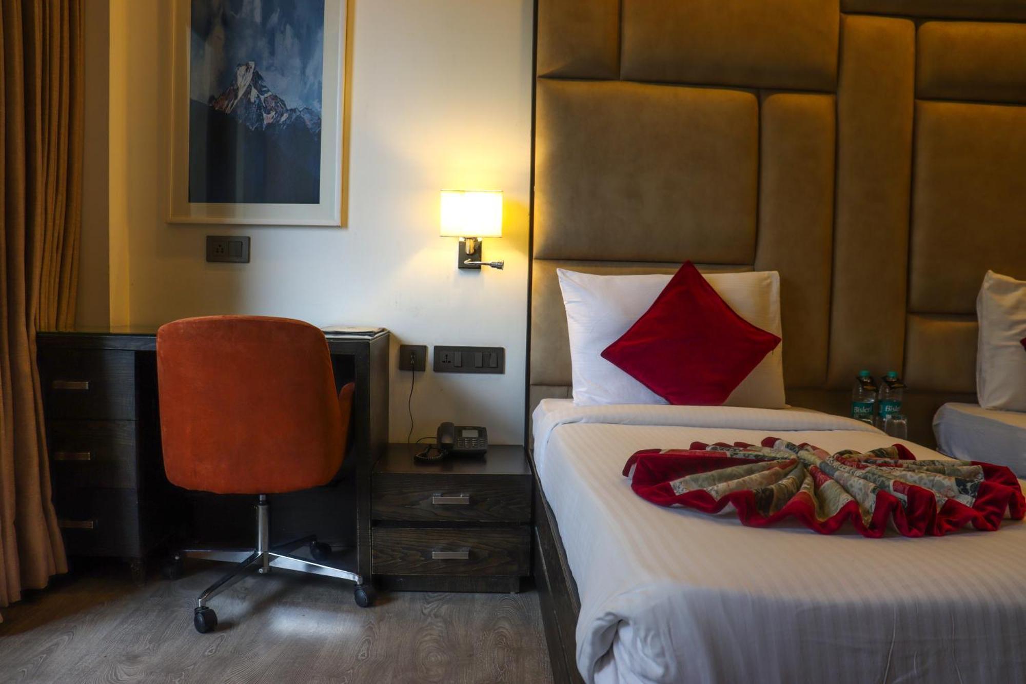 Rosetum Kasauli Hotel Ngoại thất bức ảnh